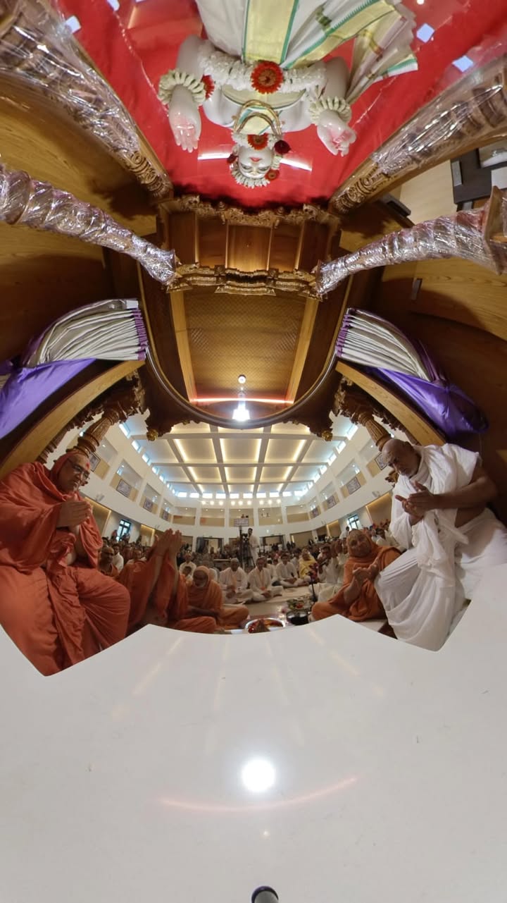 Turn your phone around #GhanshyamAavya #NutanMandirMahotsav #Welcoming...