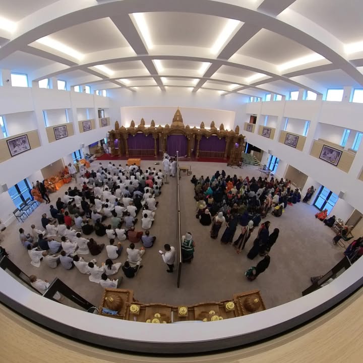 #GhanshyamAavya The first sabha in the new mandir before Abhishek take...